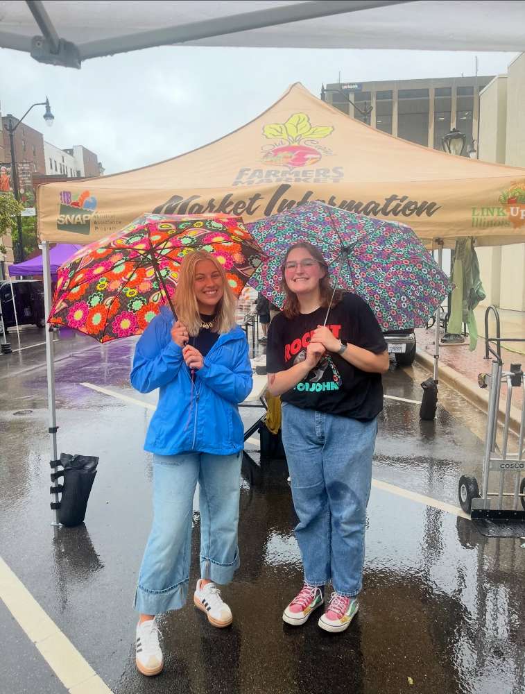 Volunteer at the Old Capitol Farmers Market