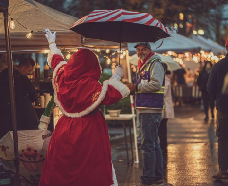 Sponsor our Holly Days Volunteers!