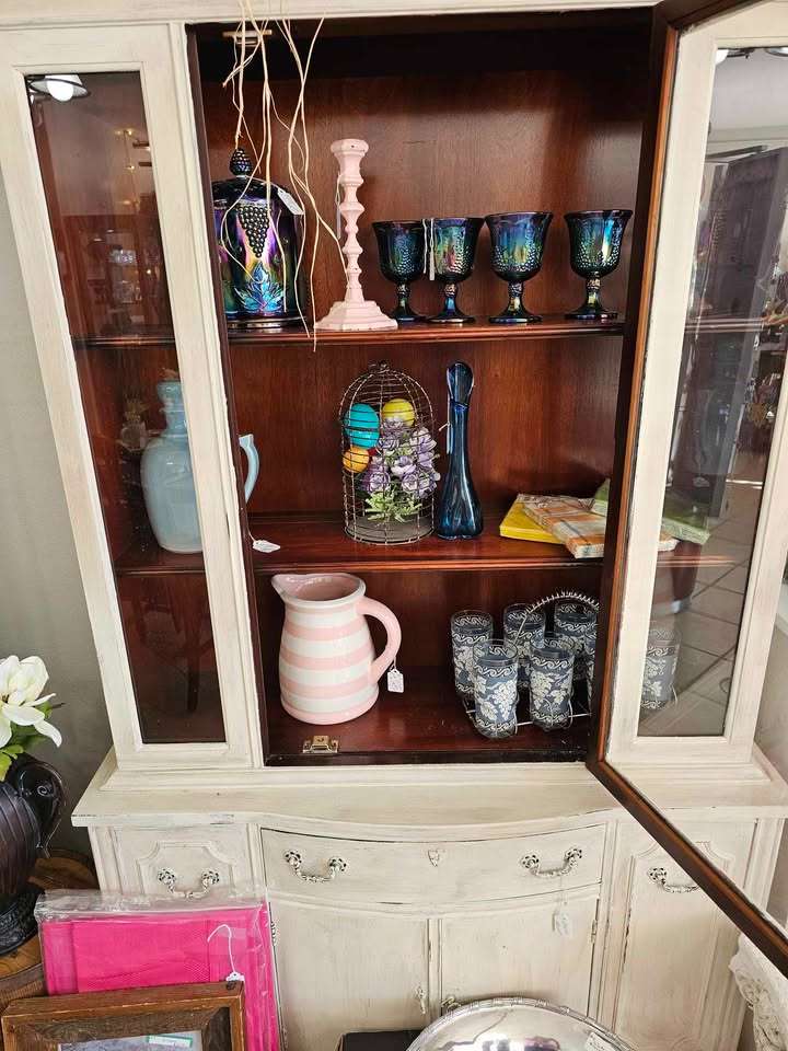 Six Sisters Resale & Collectables