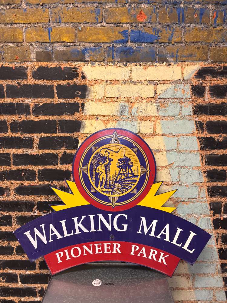 Sign 16: Walking Mall / Pioneer Park 